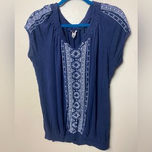 Large blouse with a white stitched design, from cb, bell sleeves